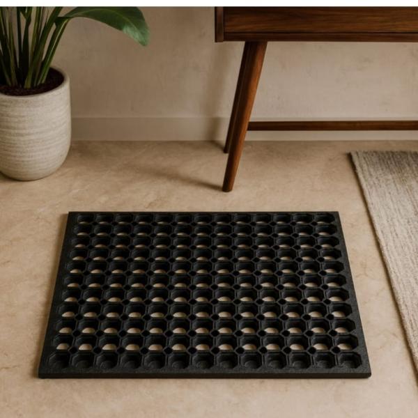Elegant weavers hollow big door mat black 38X58cm:1 unit